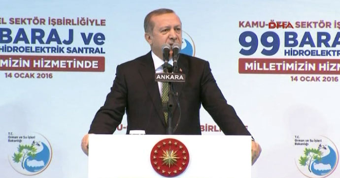 Erdoğan: Beyefendi bir kazma kürek de sen eline al git orada hendek açıver