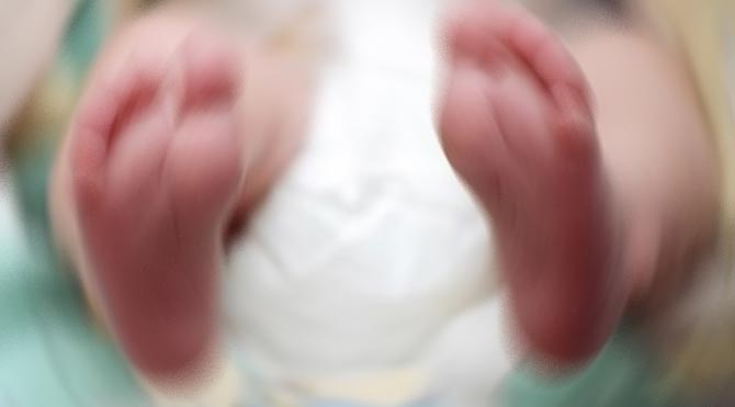 İstanbul`un göbeğinde 10 aylık bebek donarak öldü
