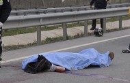 Başı koptu, yol kenarına fırladı