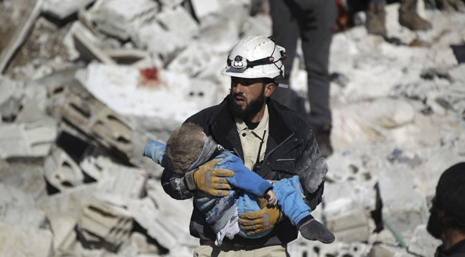 Rus uçakları Suriye`ye varil bombası attı: 70 ölü