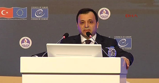 AYM Başkanı Arslan, konferansta konuştu