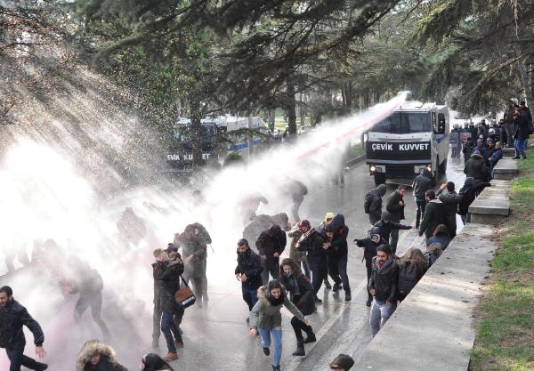 Anadolu Üniversitesi'nde TOMA'lı müdahale