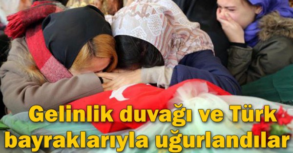 Gelinlik duvağı ve Türk bayraklarıyla uğurlandılar