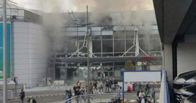 Brüksel'de art arda patlamalar