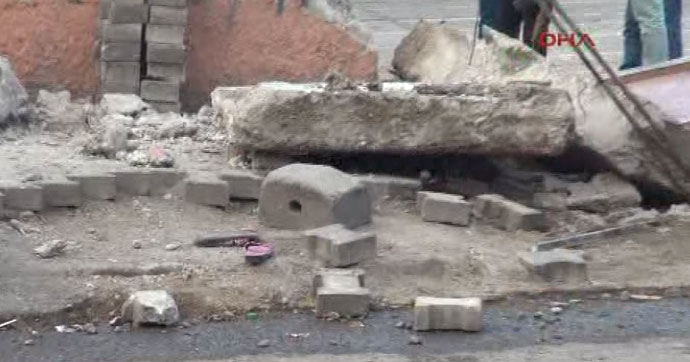Vincin çarptığı okul duvarı yıkıldı! 2 çocuk öldü