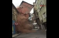 İşte Beyoğlu'ndaki binanın çökme anı!