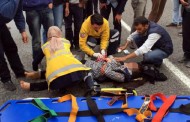 Hareket halindeki otomobilden attılar