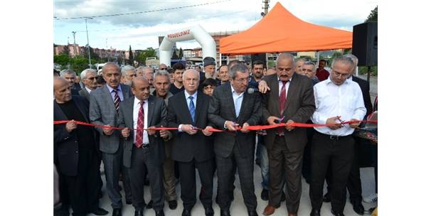 İKİ MAHALLE KÖPRÜYLE BİRLEŞTİ