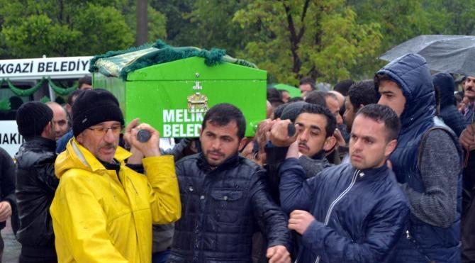 Kızılırmak’a uçan otomobilde ölen 3 kişi toprağa verildi