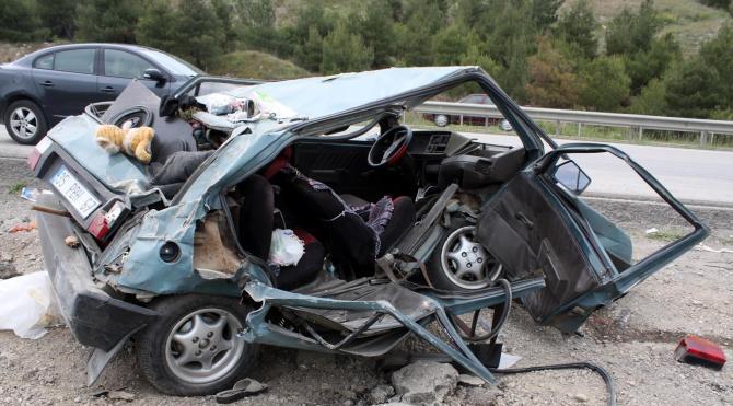 Karabük'te otomobil takla attı: 2 yaralı