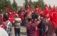 Midyat’ta halk teröre karşı dev Türk Bayrağı ile yürüdü