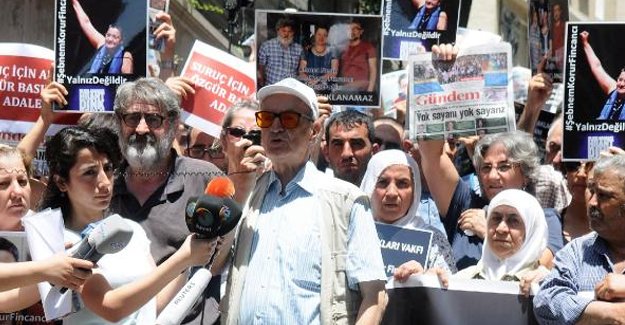 Tutuklanan gazetecilere destek eylemi