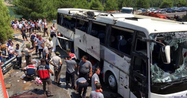 Katliam gibi kaza: 6 ölü, 20 yaralı