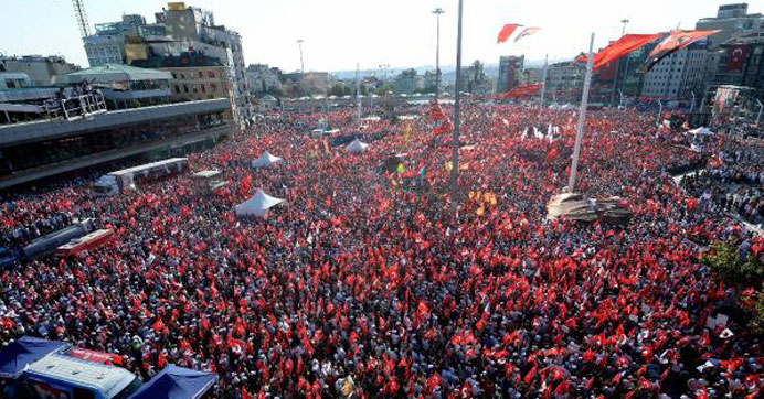 Taksim'deki Cumhuriyet ve Demokrasi mitingi