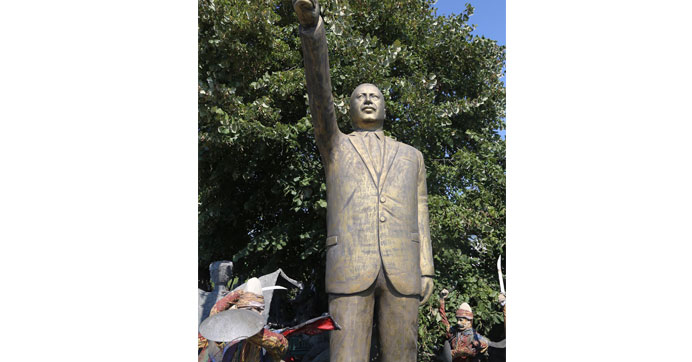 Erdoğan'ın heykeli elinde kaldı