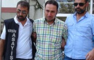 Eşini 7 yaşındaki kızının yanında, elleriyle boğdu