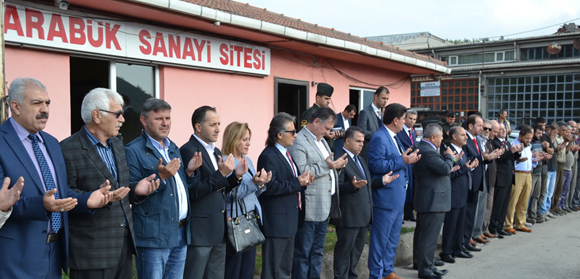 Cumayanı Sanayi Sitesi Esnafları Dua Geleneğini Sürdürüyor