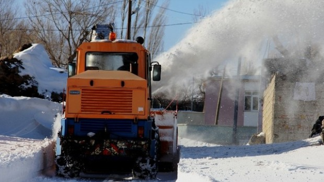 Reklamı Kapat  Karabük'te Kar 34 Köy Yolunu Ulaşıma Kapattı