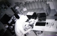 İş Yerinde Hırsızlık Anı Güvenlik Kamerasına Yansıdı
