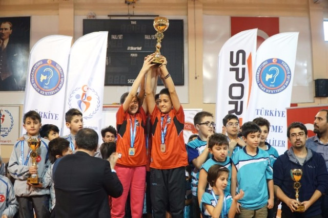 İşitme Engelliler Türkiye Badminton Şampiyonası Sona Erdi