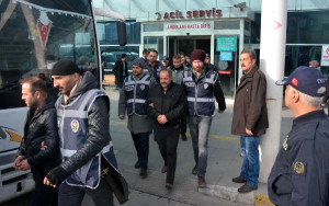 Karabük'te, Fetö/pdy Operasyonunda 10 Kişi Gözaltına Alındı.