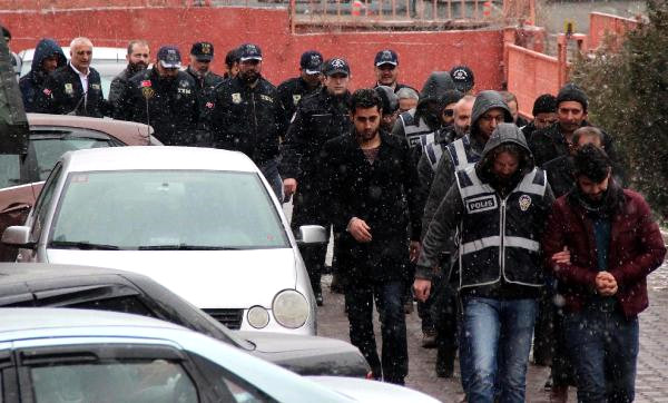 Karabük'te Fetö Şüphelisi 12 Kişi Adliyede