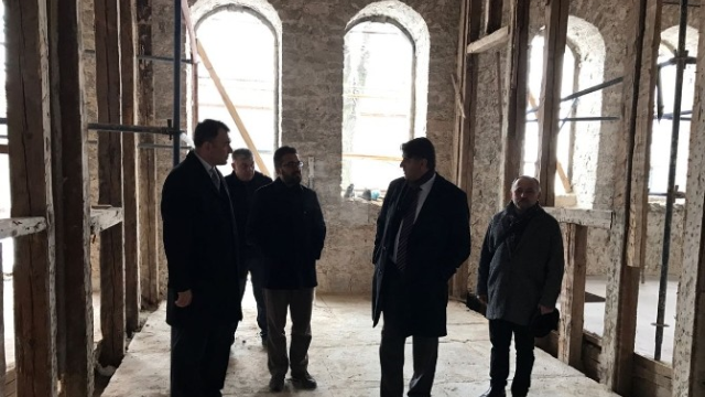 Kbü'ye Ait Tarihi Taş Binanın Restorasyonu Devam Ediyor
