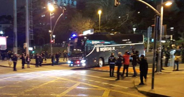 Beşiktaş, Otobüslerinin Taşlanmasına İlişkin Soruşturma Talebinde Bulundu