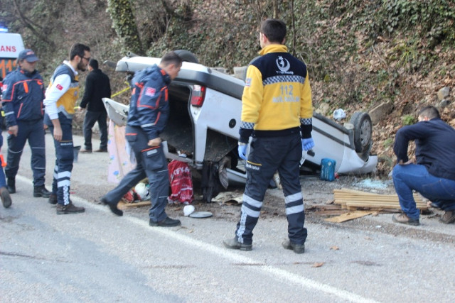 Otomobil Takla Attı: 1 Ölü, 2 Yaralı