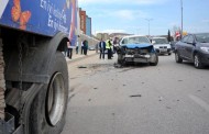 Otomobil Temizlik Aracına Çarptı: 2 Yaralı