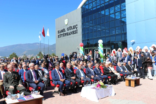 Karabük Üniversitesi Kamil Güleç Kütüphanesi Törenle Açıldı