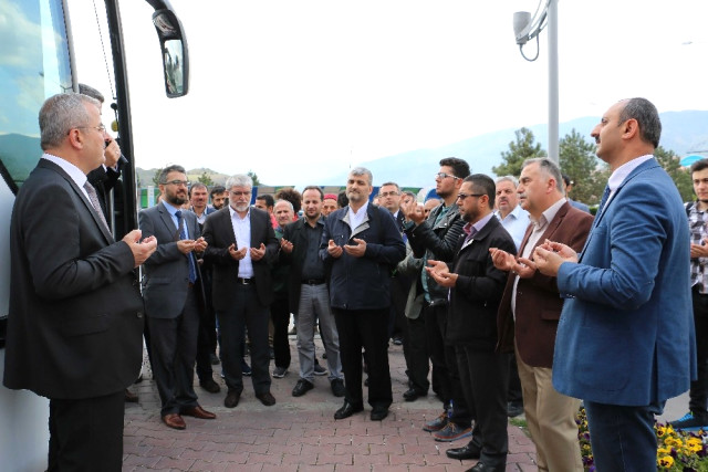 Karabük Üniversitesi Öğrencileri Dualarla Umre'ye Uğurlandı