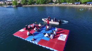 Deniz Üzerinde Voleybol Maçı