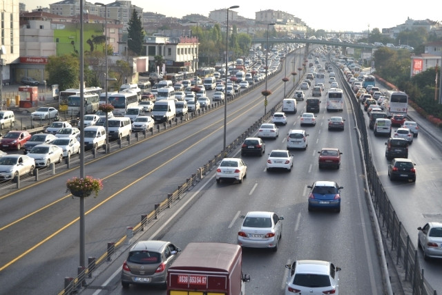 Reklamı Kapat  Karabük'te Trafiğe Kayıtlı Araç 64 Bin 340 Oldu