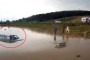 Aniden Bastıran Yağmurla Otomobil Sulara Gömüldü