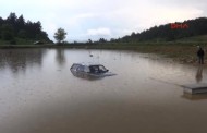 Aniden Bastıran Yağmurla Otomobil Sulara Gömüldü